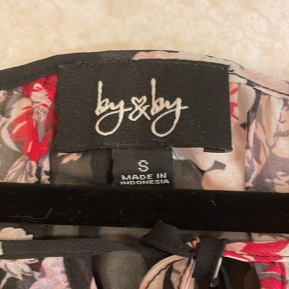 By & By, Woman’s Sheer Blouse, Sz Small, Excellent Condition - Picture 4 of 5